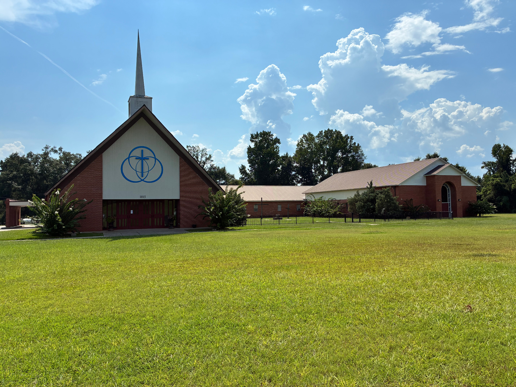 College Park Methodist Church beneath a bright blue Mississippi sky